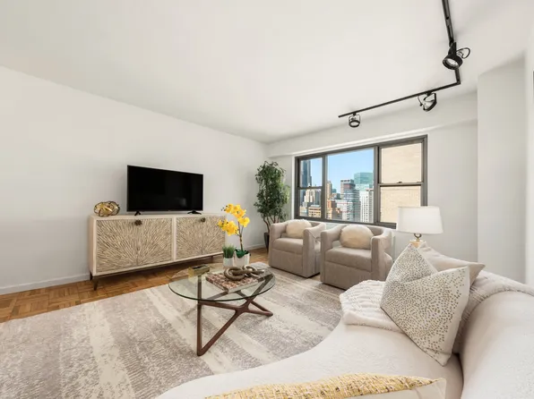400 East 56th Street image 2 of 16