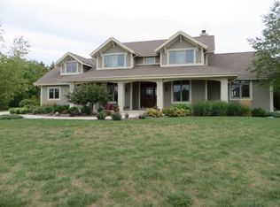 1117 Stony Meadow Ct, Pewaukee, WI 53072