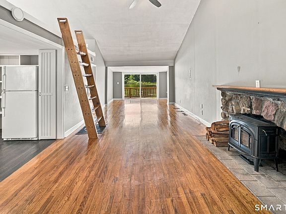 4th image of 39 Hemlock Road