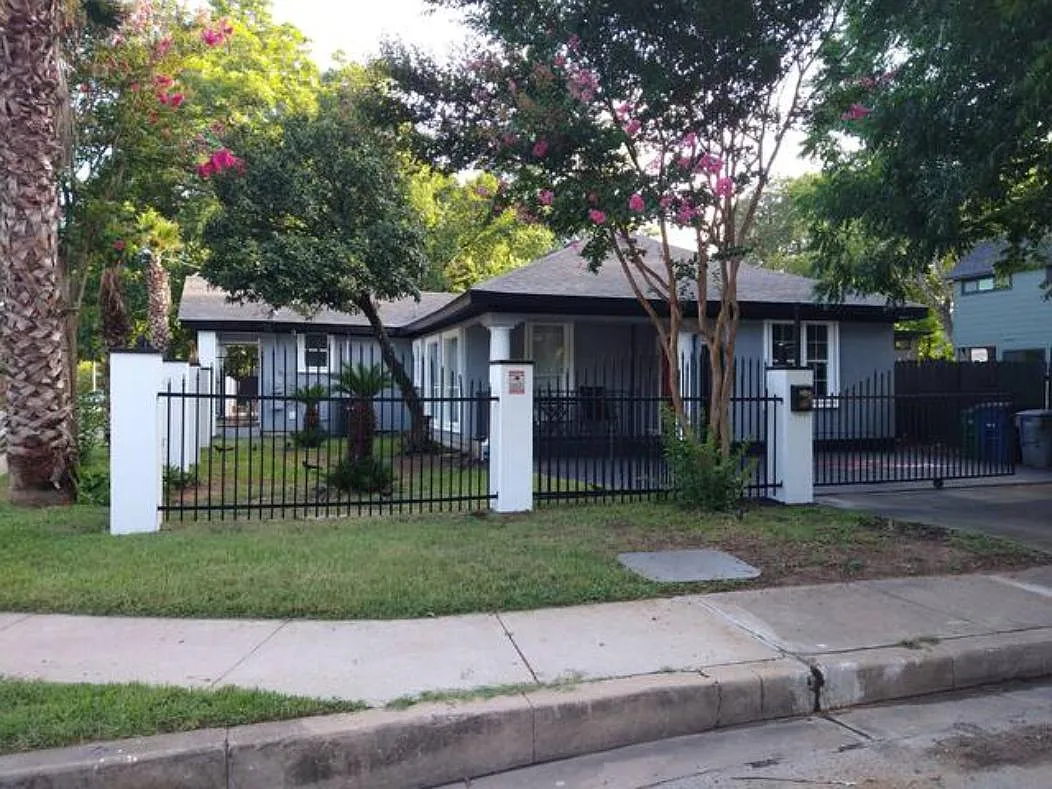 4 bed, 1640 sqft, $4,500 — Photo 1
