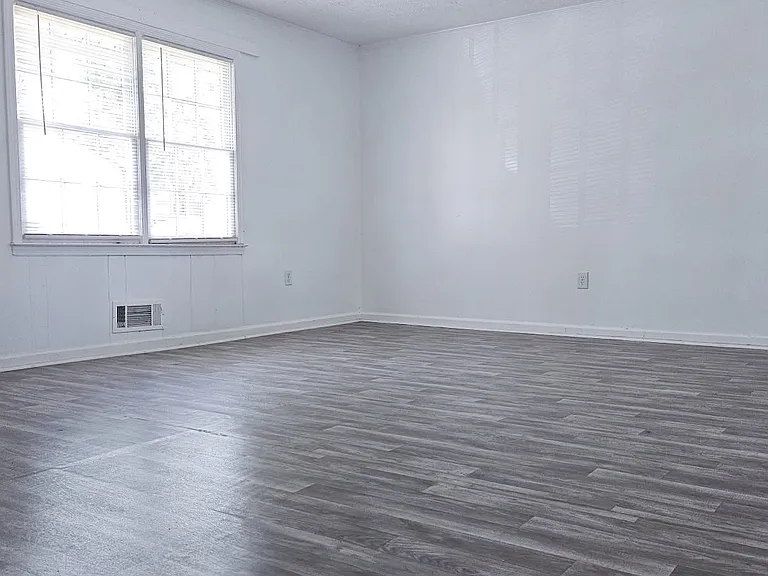 128 Pearl St — Photo 4