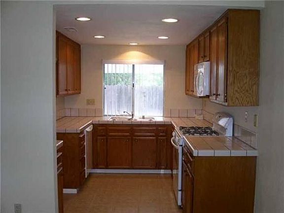 3rd image of 10274 New Bedford Ct