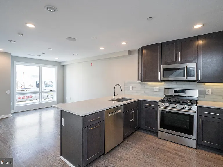 1434 Clymer St #1 — Photo 6