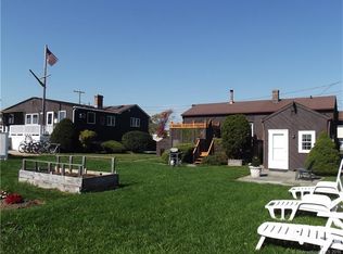 11 Edgemont St, Mystic, CT 06355