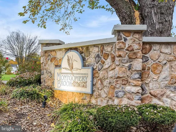 414 Foxcroft Cir #414, Royersford, PA 19468