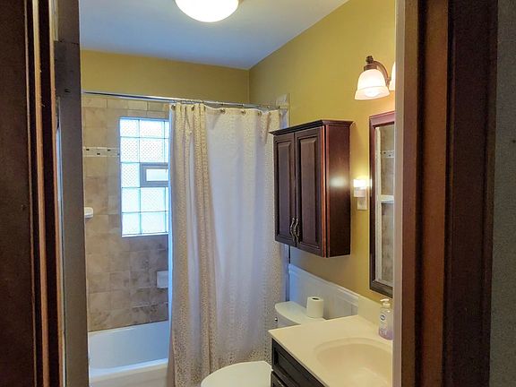 4th image of 1155 E 166th St