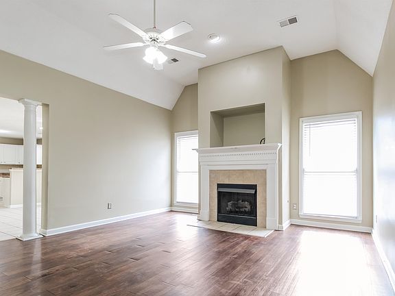 4th image of 8065 Abington Woods Ave