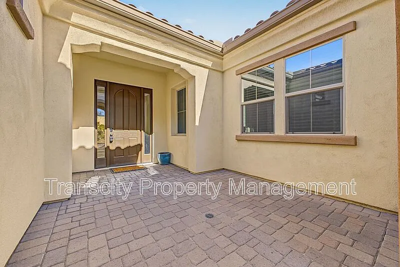 3 bed, 3.0 bath, 2772 sqft, $3,300 — Photo 3