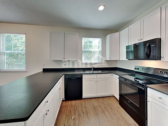 4th image of 794 Rembrandt Ave
