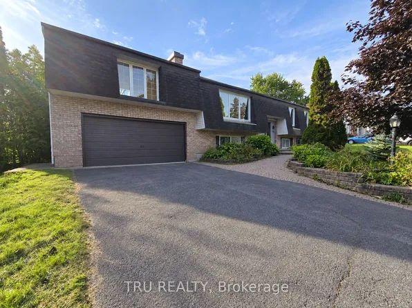 14 Langholm Cres, Ottawa, ON K2J 1H2