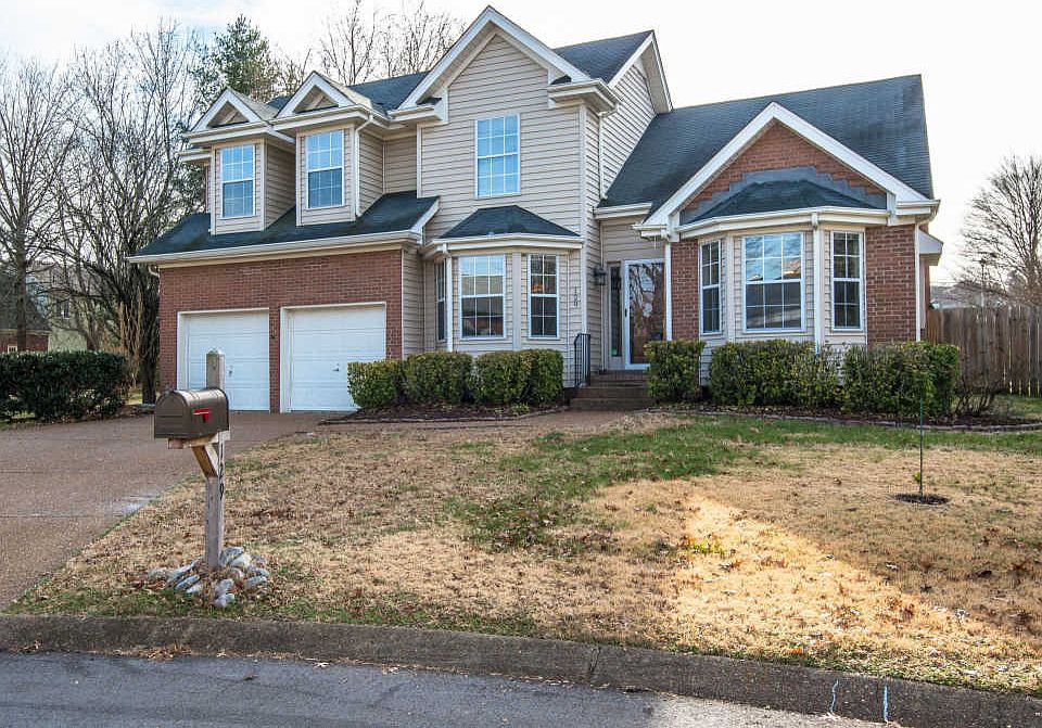 1st image of 129 E Lake Ct