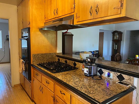 4th image of 36795 Camarillo Ave