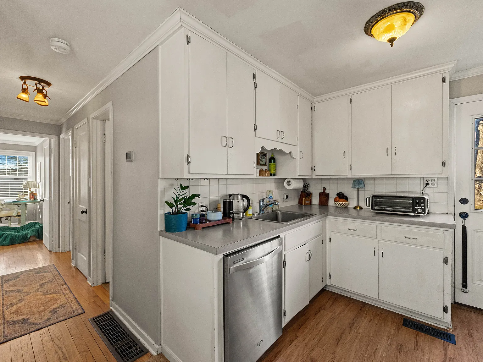2 bed, 750 sqft, $1,599 — Photo 4