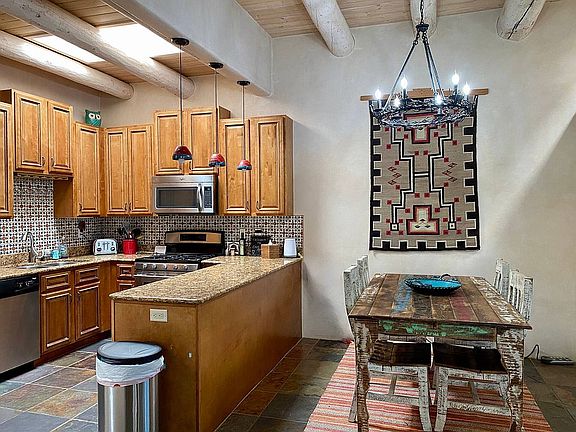 3rd image of 8 Cresta De La Luna Rd