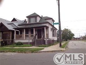 3626 E Hancock St photo 1