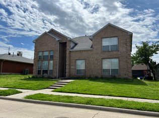 1105 Creekbluff Dr, Carrollton, TX 75010