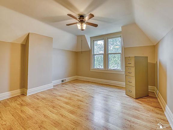 3rd image of 18 W Noble Ave