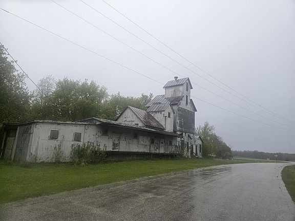 3rd image of 3812 Elevator ROAD