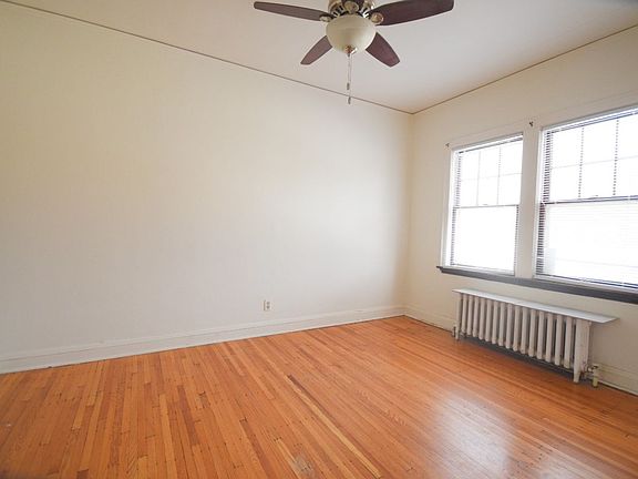 5th image of 1118 Lowry Ave NE APT 2