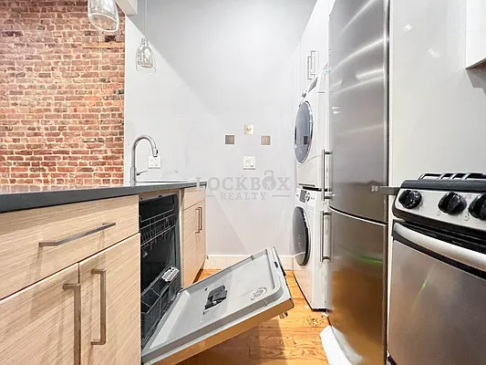 Rented by Lockbox Realty | media 3