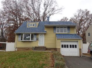 23 Brookside Ct, Colonia, NJ 07067
