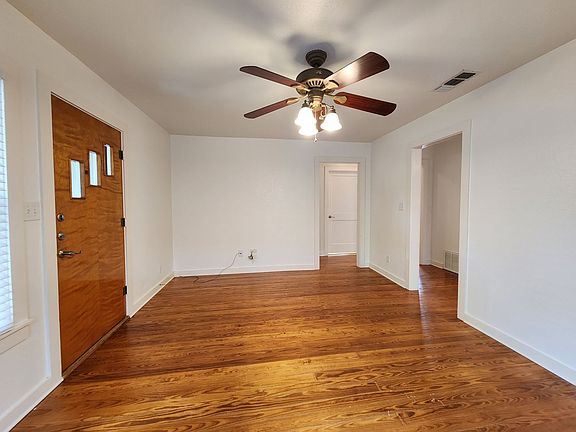 5th image of 588 S Castell Ave