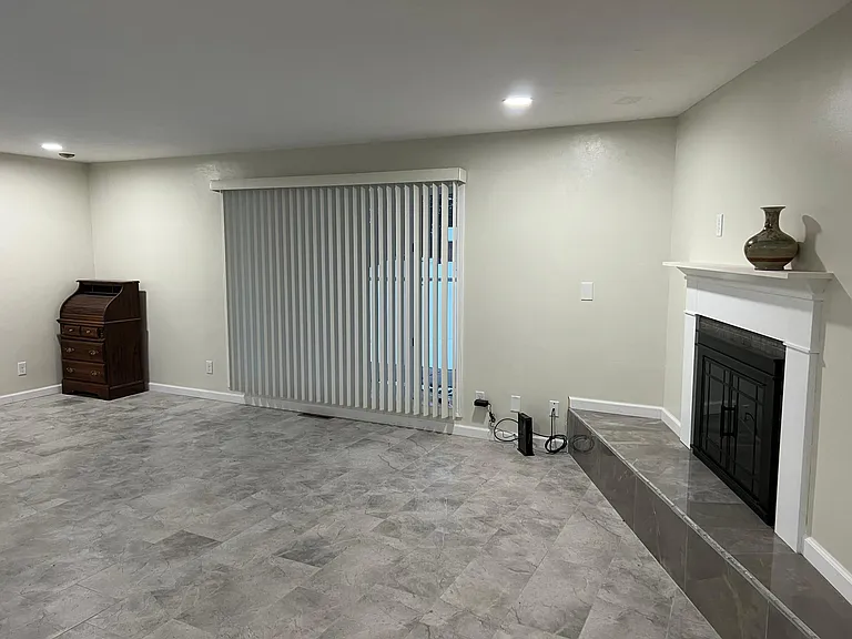 4721 E Hillcrest Dr — Photo 31