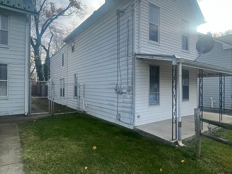 762 Broad St #UPPER A — Photo 16