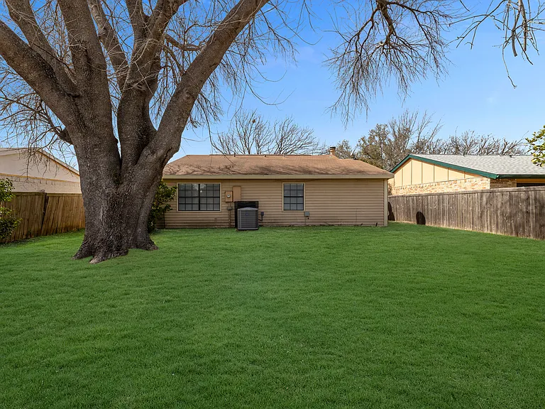 6800 Elliot Ct — Photo 27
