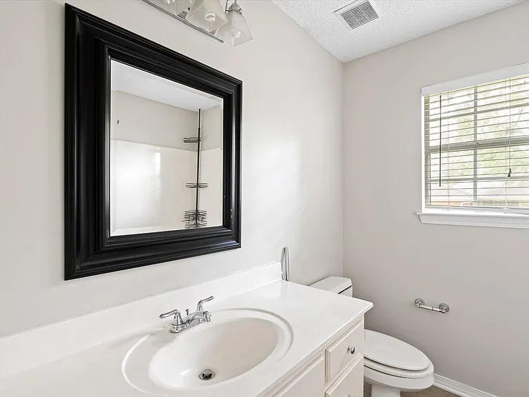 10020 Silverthorne Ct — Photo 12