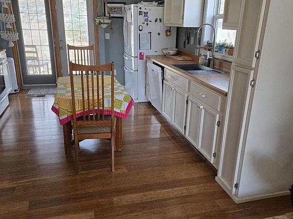 2nd image of 4190 Mountain Vista Dr