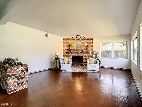 4th image of 2808 E Jersey Ave
