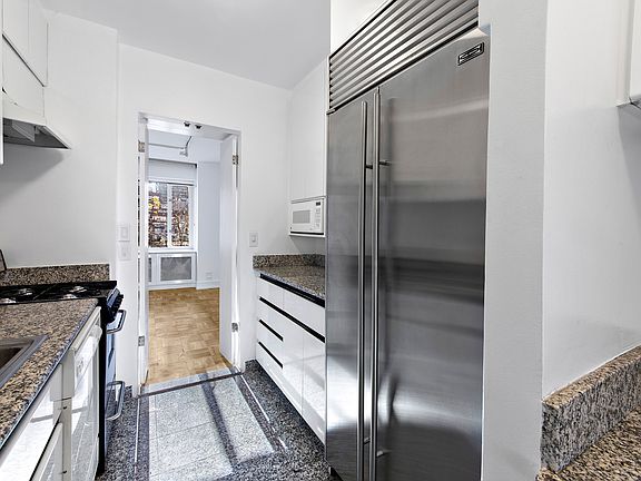5th image of 166 E 63rd St APT 7A