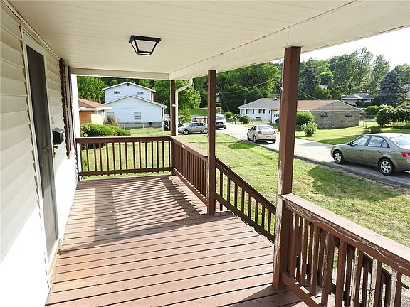 2nd image of 212 Evans St
