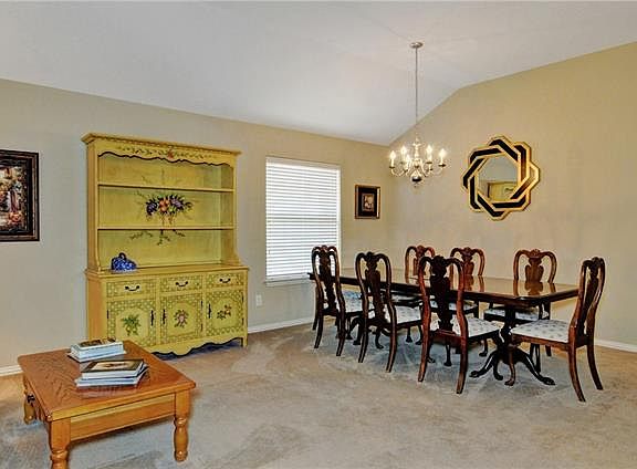 4th image of 2918 Clear Creek Dr