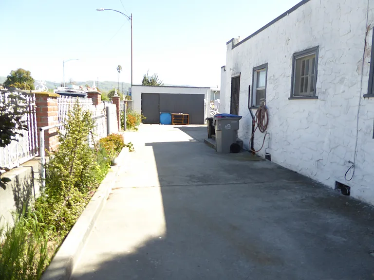 S King Rd — Photo 17