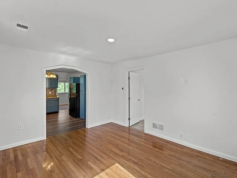 1886 Beechford Ave — Photo 12