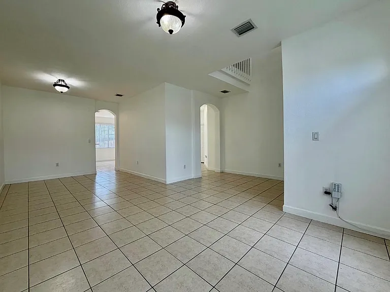 12362 SW 122nd St — Photo 11
