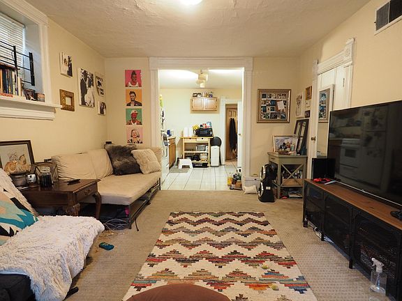 3rd image of 2138 N Sheffield Ave APT G