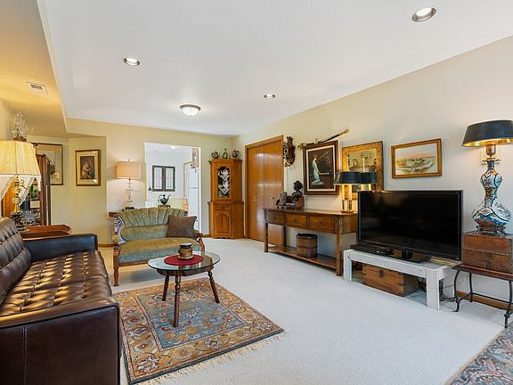 4th image of 5425 N Milwaukee Ave #3A