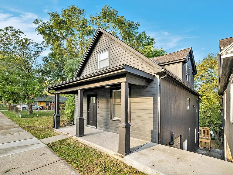 2828 Summit St — Photo 23