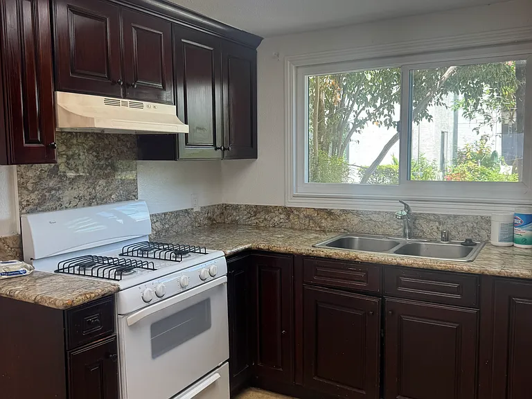 721 W 1st St #F103 — Photo 6