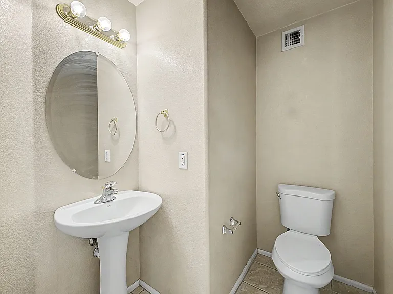 4809 W Valencia Dr — Photo 10