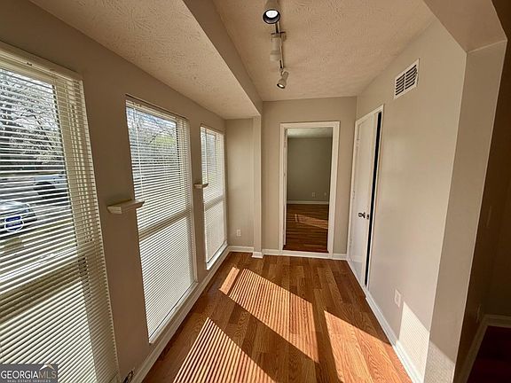 4th image of 4267 Parkview Ct