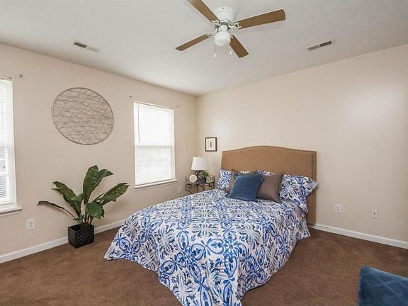 3rd image of 412 Scottsdale Cir