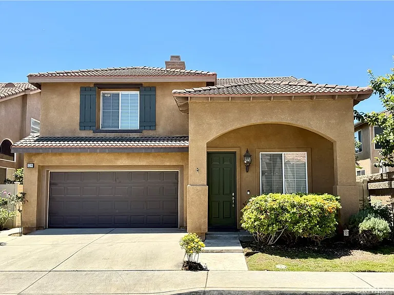 1319 Jacaranda Cir — Photo 1
