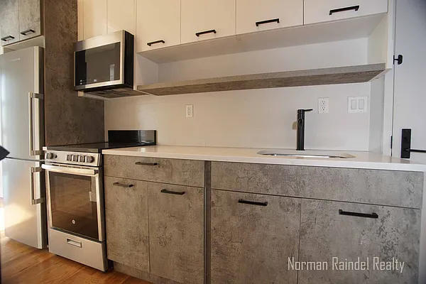 Rented by Norman Raindel, LREB | media 3