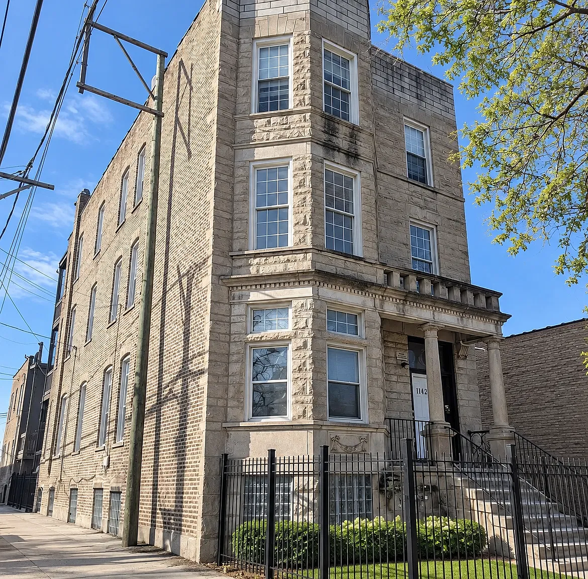 2 bed, 900 sqft, $1,350 — Photo 1