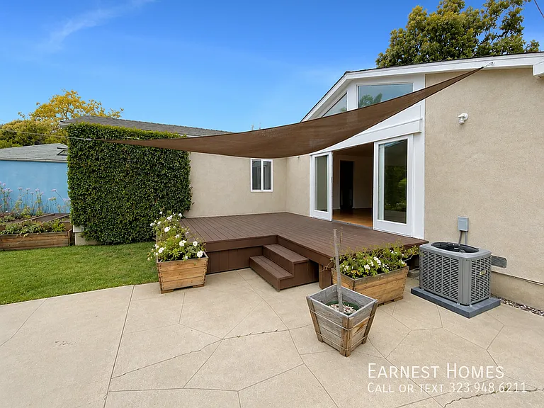 2577 S Bundy Dr — Photo 29