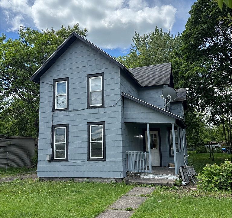 1st image of 752 S Main St